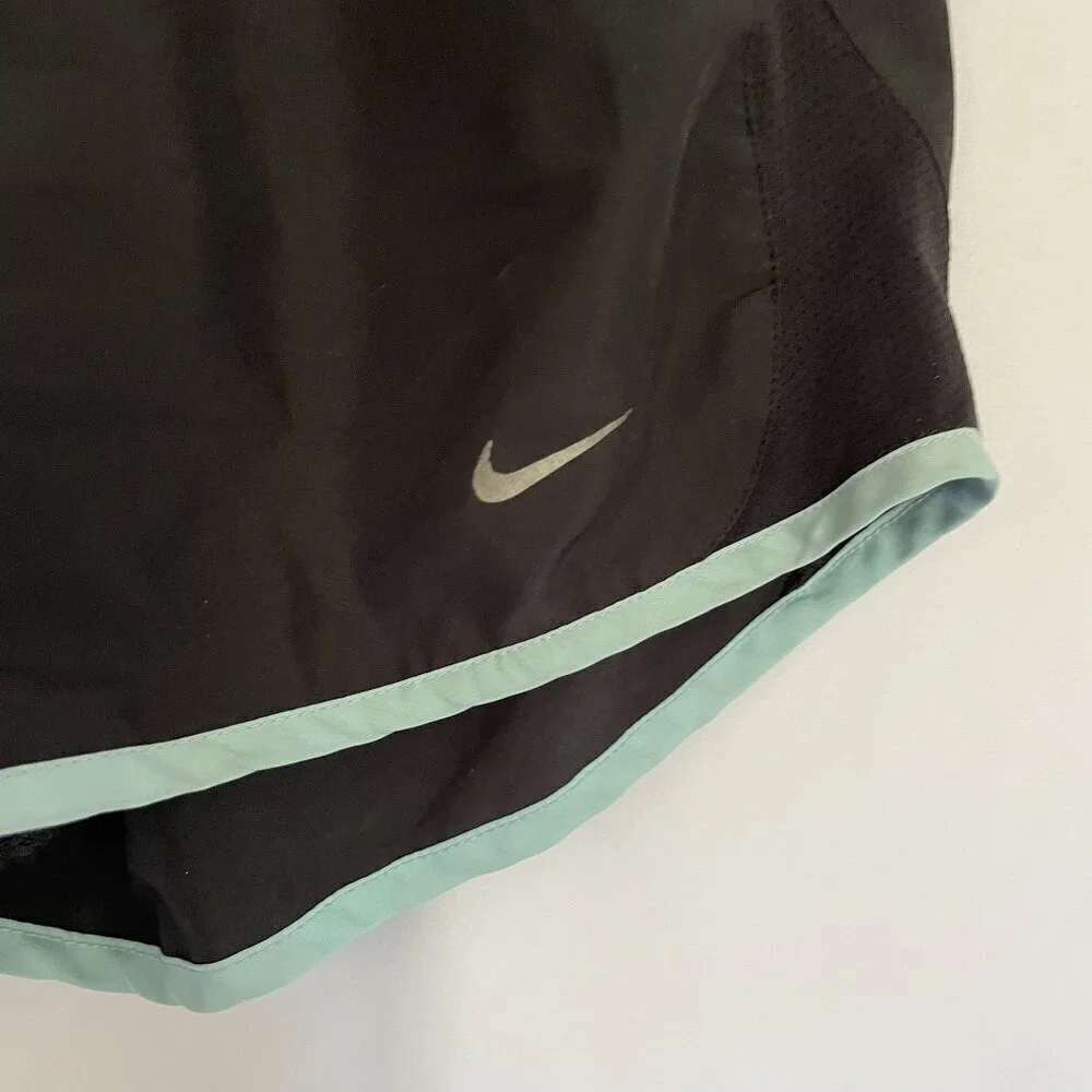 Nike shorts women's size XS black and green athletic pants casual lightweight